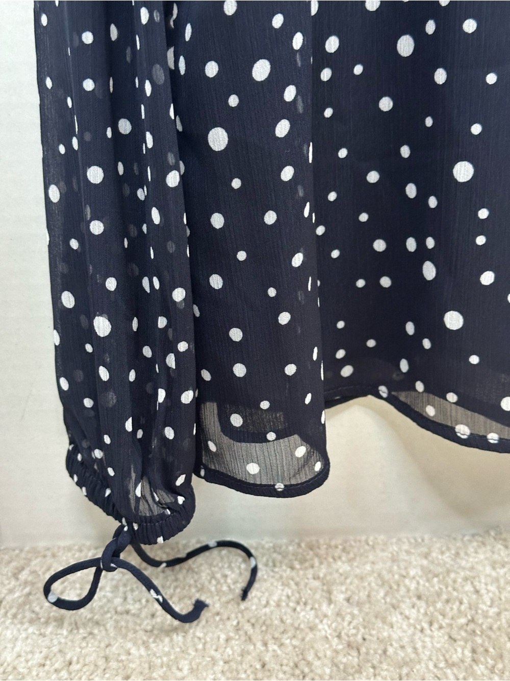 Tommy Hilfiger Navy and White Polka Dot V-Neck Blouse, with ties, size Large - Picture 5 of 8